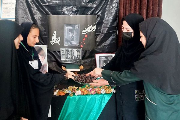 مراسم گرامیداشت شهدای خدمت در مدارس شهرستان فیروزکوه