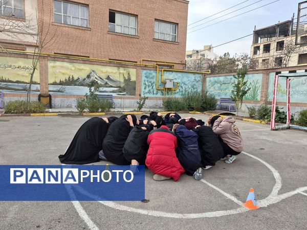 مانور سراسری زلزله در دبیرستان اعطایی ناحیه ۳ مشهد