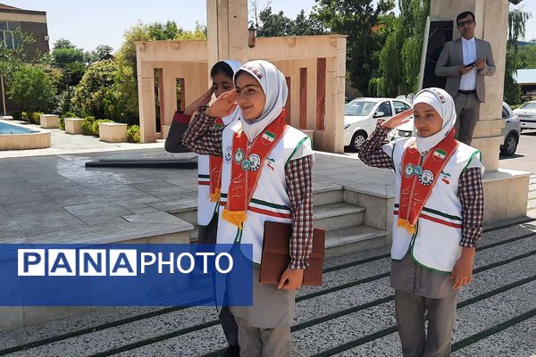 دیدار دانش آموزان پیشتاز پاکدشت با مدیرکل آموزش و پرورش شهرستانهای تهران