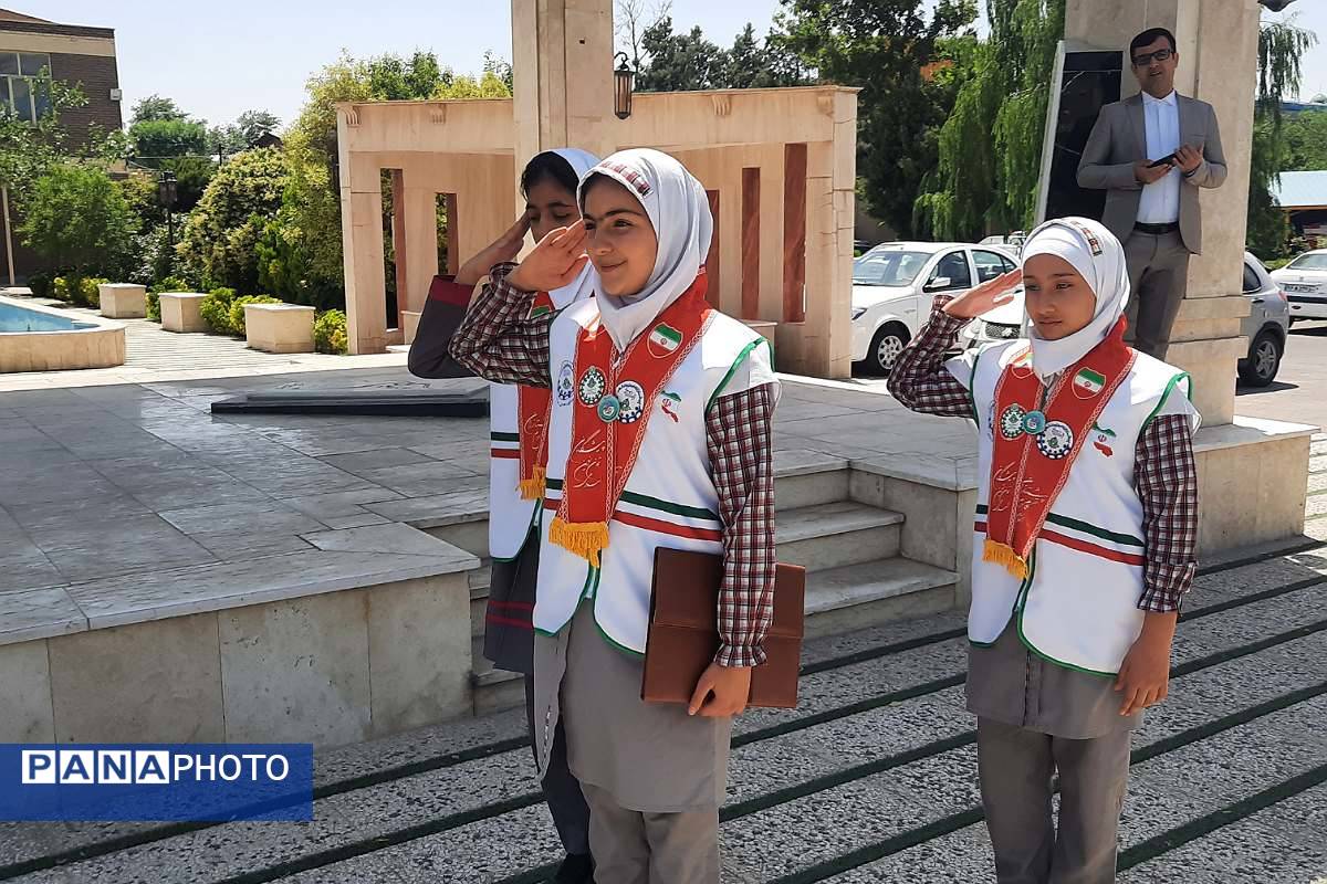 دیدار دانش آموزان پیشتاز پاکدشت با مدیرکل آموزش و پرورش شهرستانهای تهران