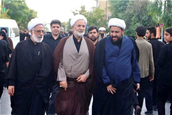 حماسه حضور نوجوانان کفن‌پوش قمی در راهپیمایی «عهد خون»