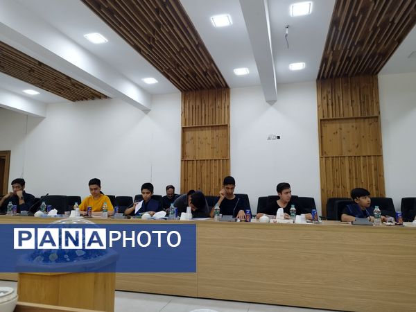 نشست خبری مدیرکل نوسازی مدارس استان اصفهان با دانش آموز خبرنگاران پانا