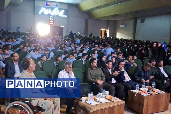 آیین بزرگداشت مقام شهدا و تجلیل از خانواده شهدا و ایثارگران 