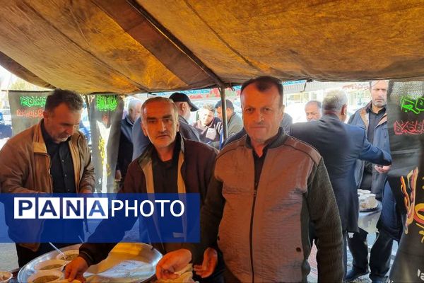 پذیرایی موکب شهدای فیروزکوه در روز شهادت حضرت فاطمه (س).