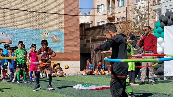 آیـنـده‌سـازان فیـروزکـــوه در میـدان رقابـت ورزشــی دبـسـتــان پـیـامبـر اعـظـم(ص)