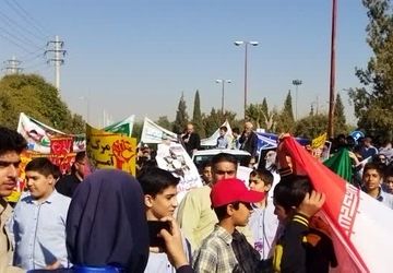 طنین  یکپارچه ومتحداستکبار ستیزی دانش آموزان زرقانی در یوم الله 13 آبان 