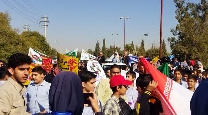 طنین  یکپارچه ومتحداستکبار ستیزی دانش آموزان زرقانی در یوم الله 13 آبان 