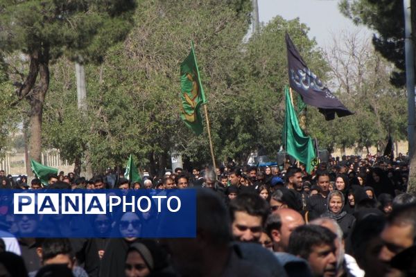 حضور مردم حسینی شهرستان نیشابور در پیاده‌روی دلدادگان حسینی 