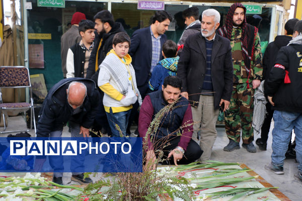 گلباران مزار شهدای گمنام قم در ایام الله دهه فجر