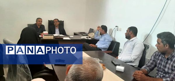 نشست مدیر آموزش و پرورش ناحیه یک بندرعباس با بخشدار و دهیاران بخش شمیل