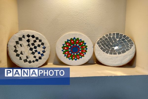 نمایشگاه صنایع و هنرهای دستی، تجسمی دانش‌آموزان در مدرسه دخترانه اندیشه یک اردبیل