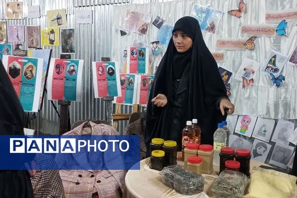 برپایی نمایشگاه دستاورهای دانش‌آموزان منطقه کهریزک 