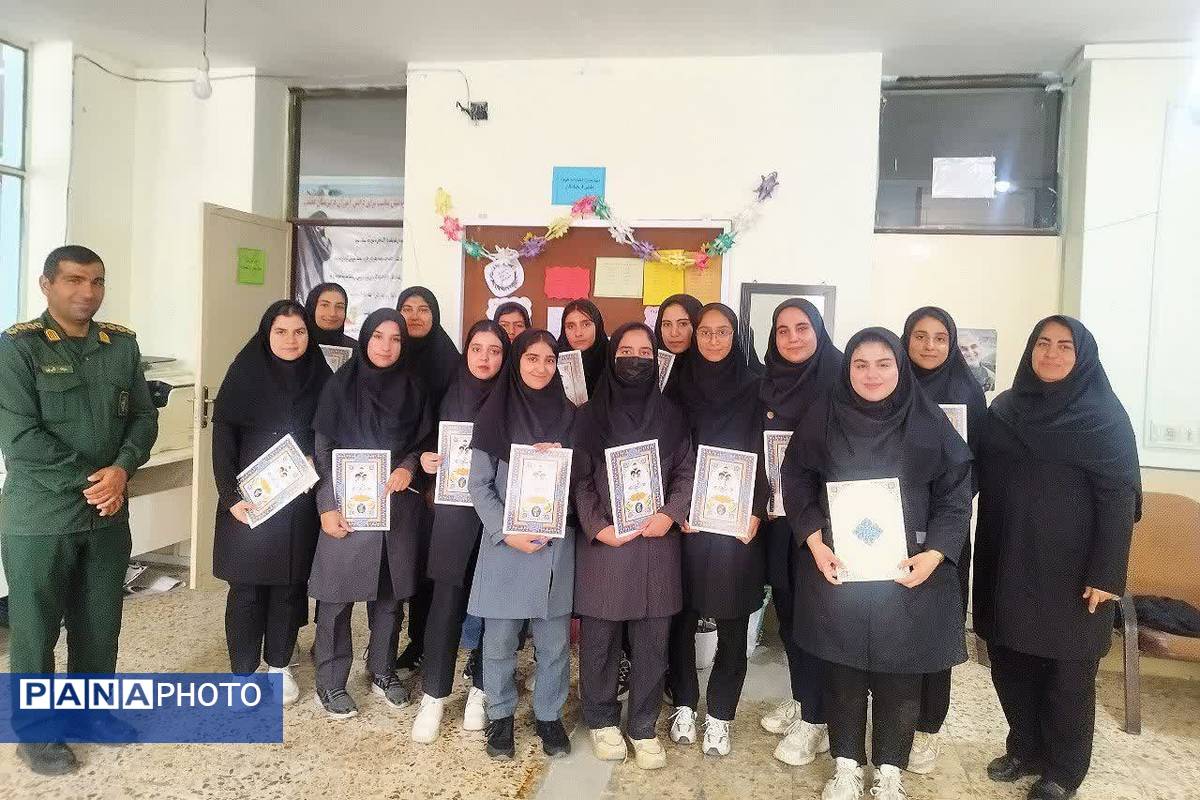 تجلیل از دانشآموزان برتر علمی، قرآنی و سرود دبیرستان فرهیختگان شهرستان باشت