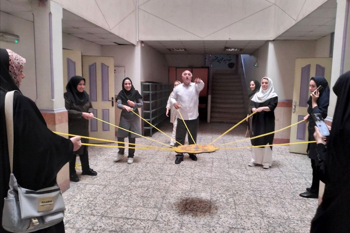 برگزاری دوره‌های توانمند سازی در دبستان ۱۸ دی ناحیه دو شهرری با حضور مدرس سازمان دانش‌آموزی 