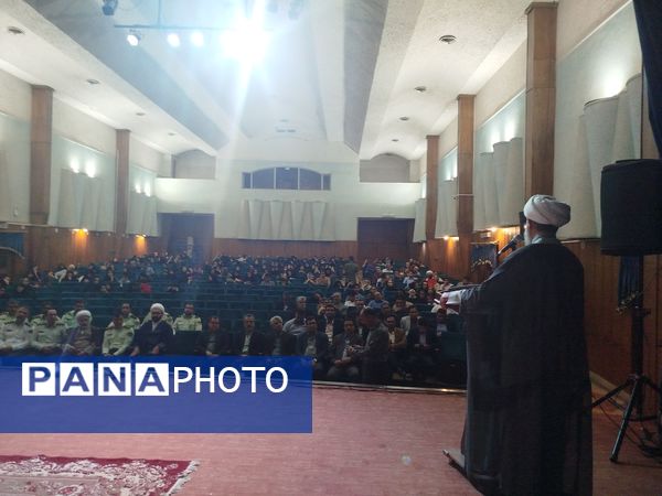 همایش فضای مجازی ظرفیت ها و آسیب ها در سالن سرو کاشمر با حضور مسئولین شهرستان