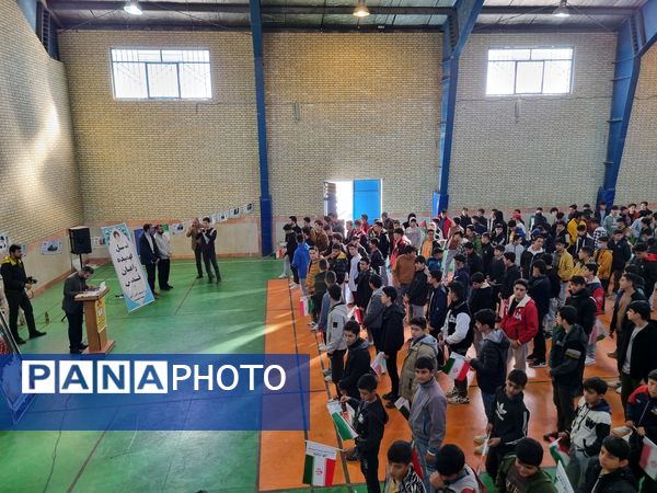 صبحگاه مشترک بسیج دانش‌آموزی و دانش‌آموزان دبیرستان نمونه دولتی پژوهش