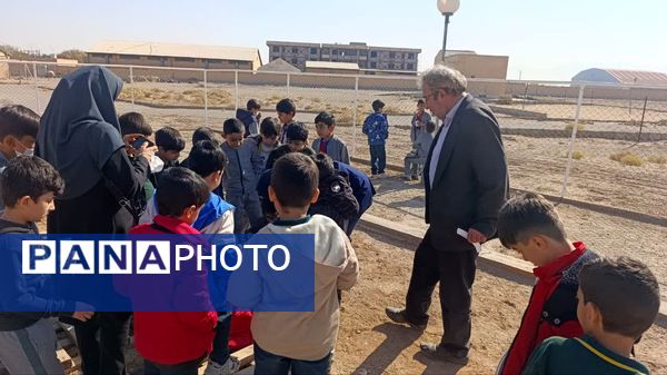 بازدید دانش‌آموزان پایه دوم دبستان حضرت جوادالائمه(ع) از مرکز هواشناسی یزد