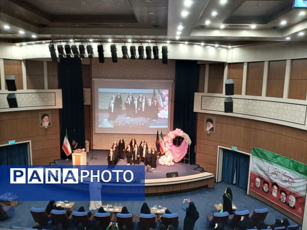 حضور دانش‌آموزان دبیرستان میعاد قم در همایش مرکز مدیریت حوزه علمیه خواهران به مناسبت دهه کرامت