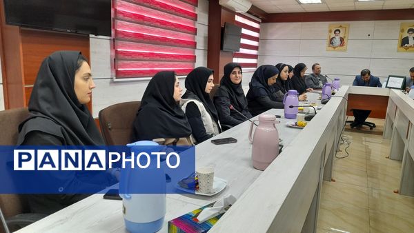 مراسم تجلیل از زحمات بانوان اداره آموزش و پرورش ملارد به مناسبت روز مادر 
