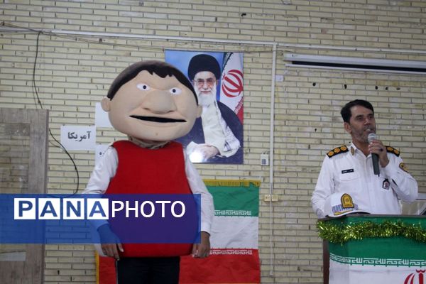 برگزاری کارگاه آموزشی راهنمای و رانندگی در مدرسه شاهد بندرعباس