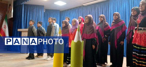 تقدیر از دانش‌آموزان فعال محمدشهری در زمینه‌های فرهنگی و هنری