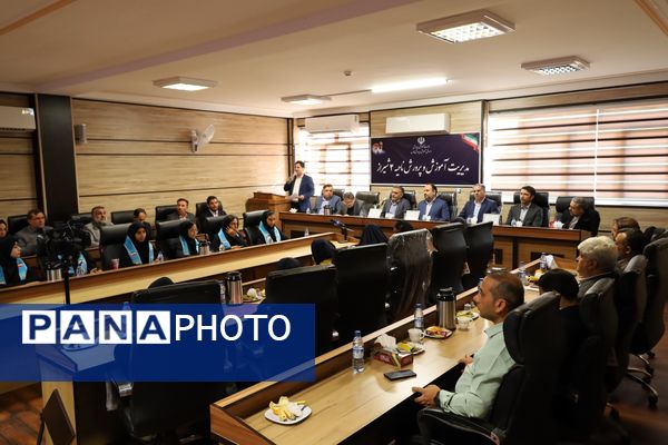 دیدار معاون پرورشی و فرهنگی وزارت آموزش و پرورش با نمایندگان دختر تشکل‌های دانش‌آموزی شیراز