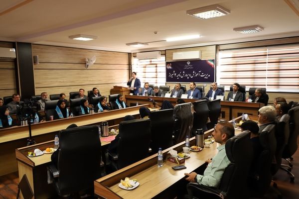 دیدار معاون پرورشی و فرهنگی وزارت آموزش و پرورش با نمایندگان دختر تشکل‌های دانش‌آموزی شیراز