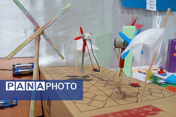 گرامیداشت «هفته پژوهش» در دبستان شهید دکتر چمران ناحیه دو شهرری 