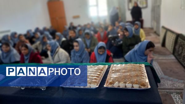 دانش‌آموزان دبیرستان حاج رحمت‌اله شیروانی در سوگ حضرت فاطمه زهرا(س)