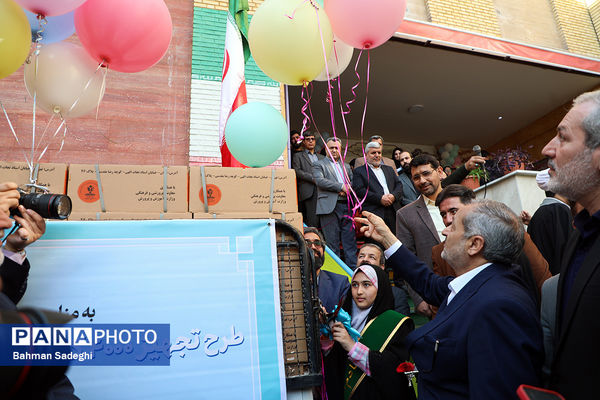 آیین تجهیز ۴۰۰۰ کتابخانه کلاسی با حضور وزیر آموزش و پرورش