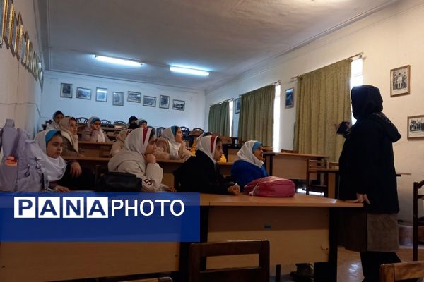 بازدید دانش‌آموزان دبستان صدیقی از آیین اختتامیه رویداد ملی دارالفنون