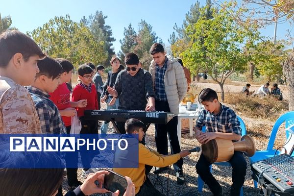 برگزای اردوی تفریحی دبیرستان رجایی یک به‌مناسبت هفته بسیج 