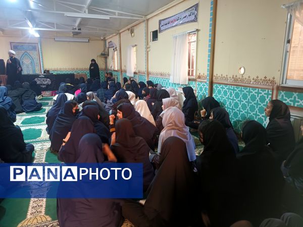 عطر فاطمی در فضای آموزش دبیرستان میرزا جعفر سروقد با برپایی ایستگاه صلواتی 