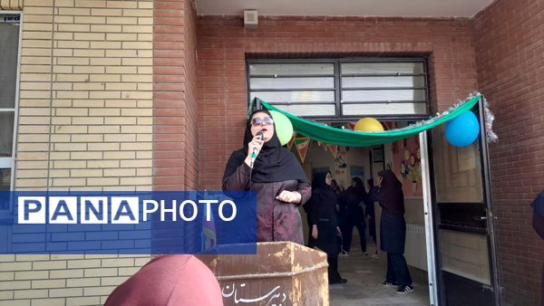 برگزاری‌ مراسم‌‌ روز اول‌ مدارس‌ و هفته‌ دفاع‌مقدس‌ در دبیرستان‌  مخدره‌ مرآتی