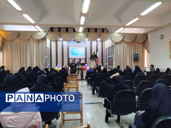 تجلیل از برگزیدگان مسابقات فرهنگی و هنری بن