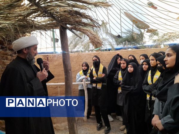 بازدید دانش‌آموزان تکتم از نمایشگاه ریحانه‌النبی