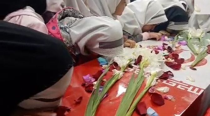 عطر حضور شهید گمنام در مدارس روستای صرم