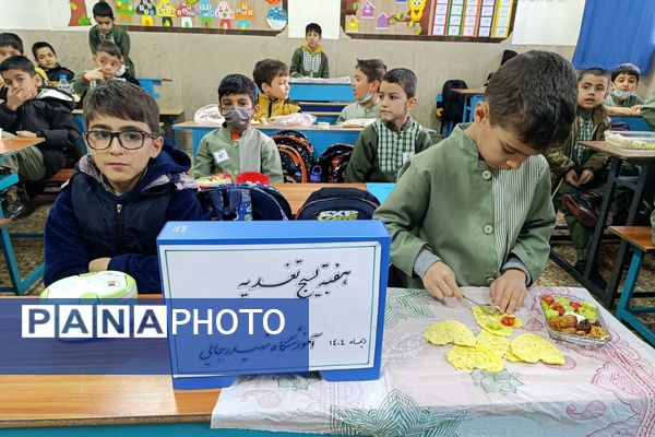 ترویج تغذیه سالم با همکاری سفیران سلامت در مدرسه پسرانه شهید رجایی