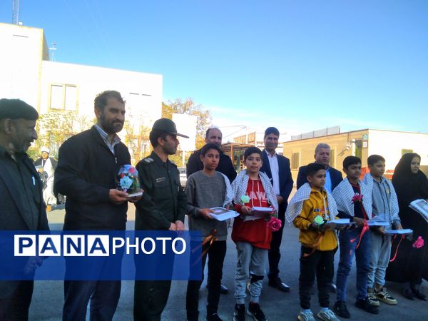 مراسم تجلیل از دانش‌آموزان شهرستان خلیل آباد با کسب رتبه در لیگ علمی پایا