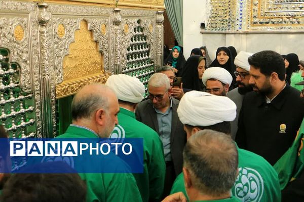 مراسم زیر سایه خورشید و غباروبی ضریح مطهر بی بی سکینه خاتون(س) در بخش صفادشت ملارد