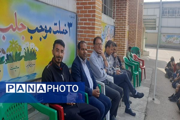 تقدیر از دانش‌آموزان برتر دبیرستان شاهد سردار شهید قاجاریان 