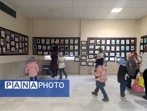 نمایشگاه نقاشی دانش آموزان مدرسه مهر و ماه آشخانه 