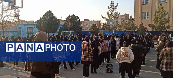 گذری برصبح‌گاه دبیرستان وکیلی ۹