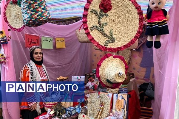 برگزاری بازارچه همدلی با کودکان غزه در دبستان آزاده ناحیه دو شهرری 