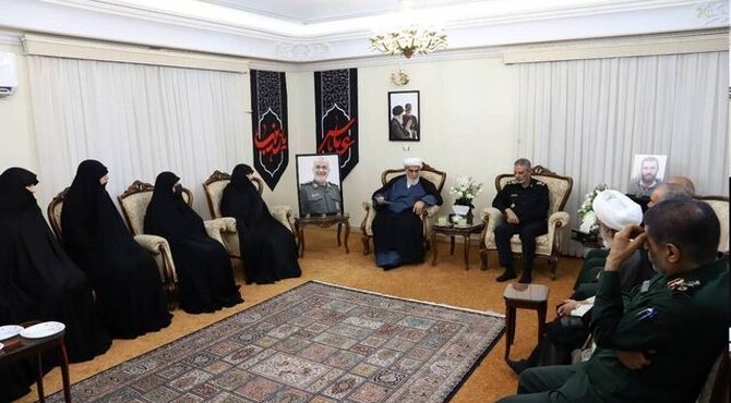 حضور رئیس‌ دفتر رهبری و رئیس ستادکل نیروهای مسلح در منزل شهید سلامی