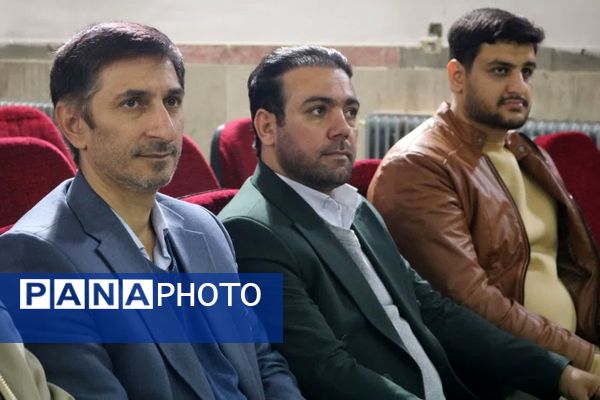 آیین تجلیل از معاونان آموزشی و اجرایی مقطع ابتدایی ناحیه یک بهارستان