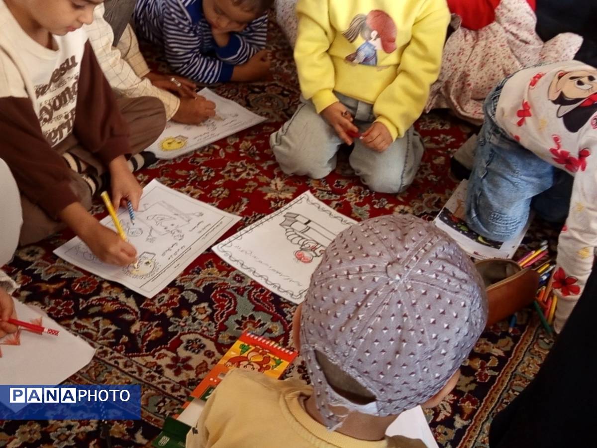 برپایی غرفه کودک در حاشیه نماز جمعه شهرستان کاشمر