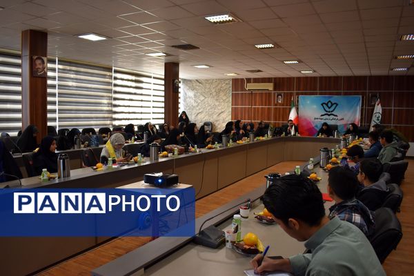 جلسه هم‌اندیشی خبرنگاران پانای شهر تهران