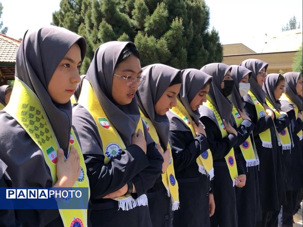 بازدید ارزیاب سازمان دانشآموزی کشور از دبیرستان تشکیلاتی المهدی ناحیه ۵ مشهد