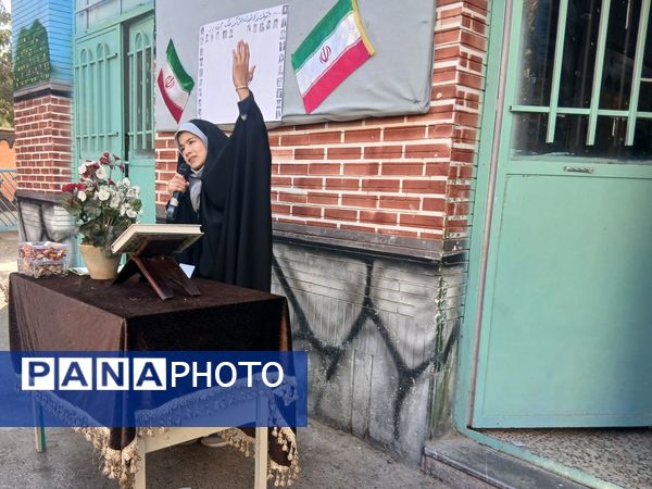 طنین شعارهای انقلابی در دبستان دخترانه میثاق به مناسبت ۱۳ آبان